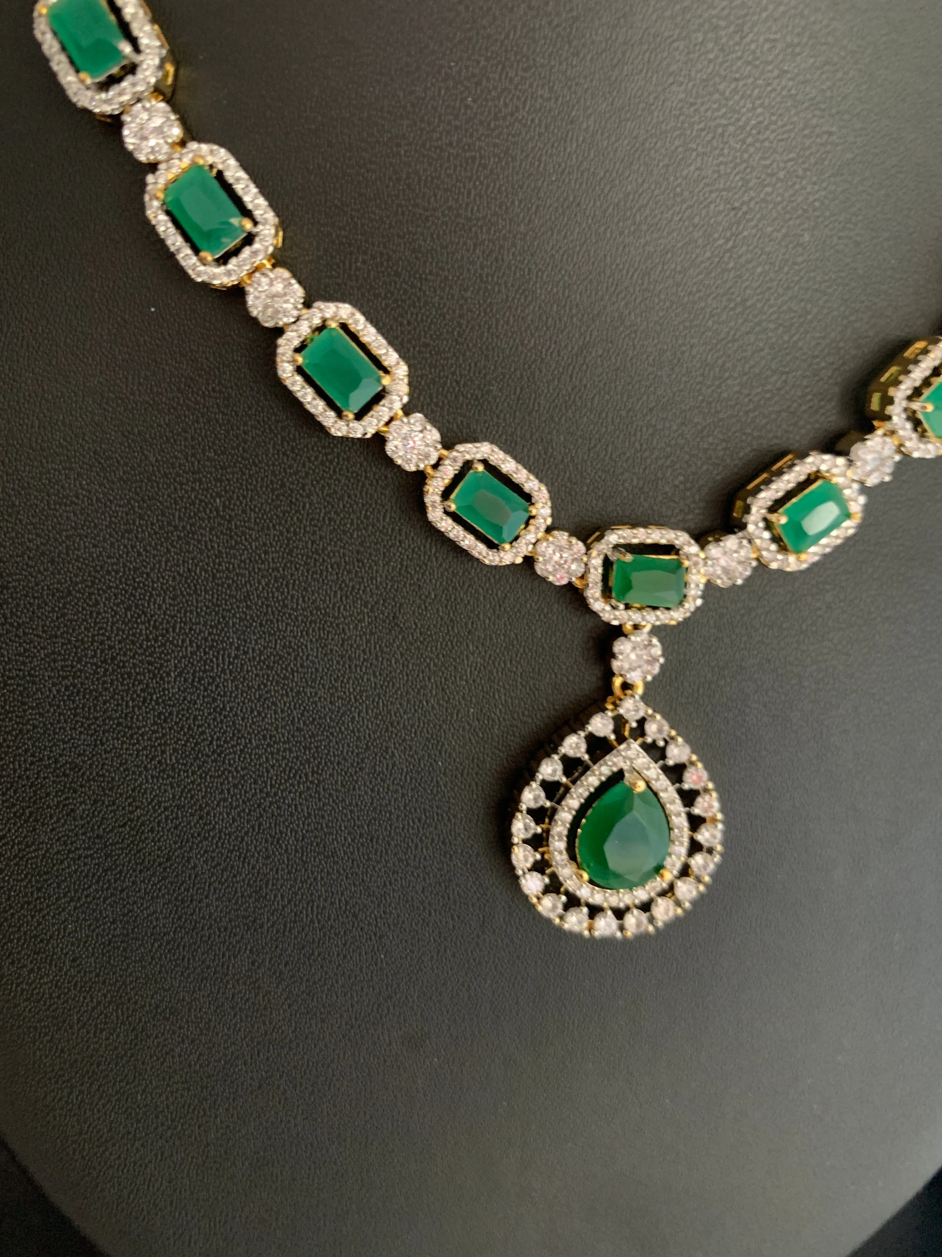 AD Green Stone Dainty Short Neckalce