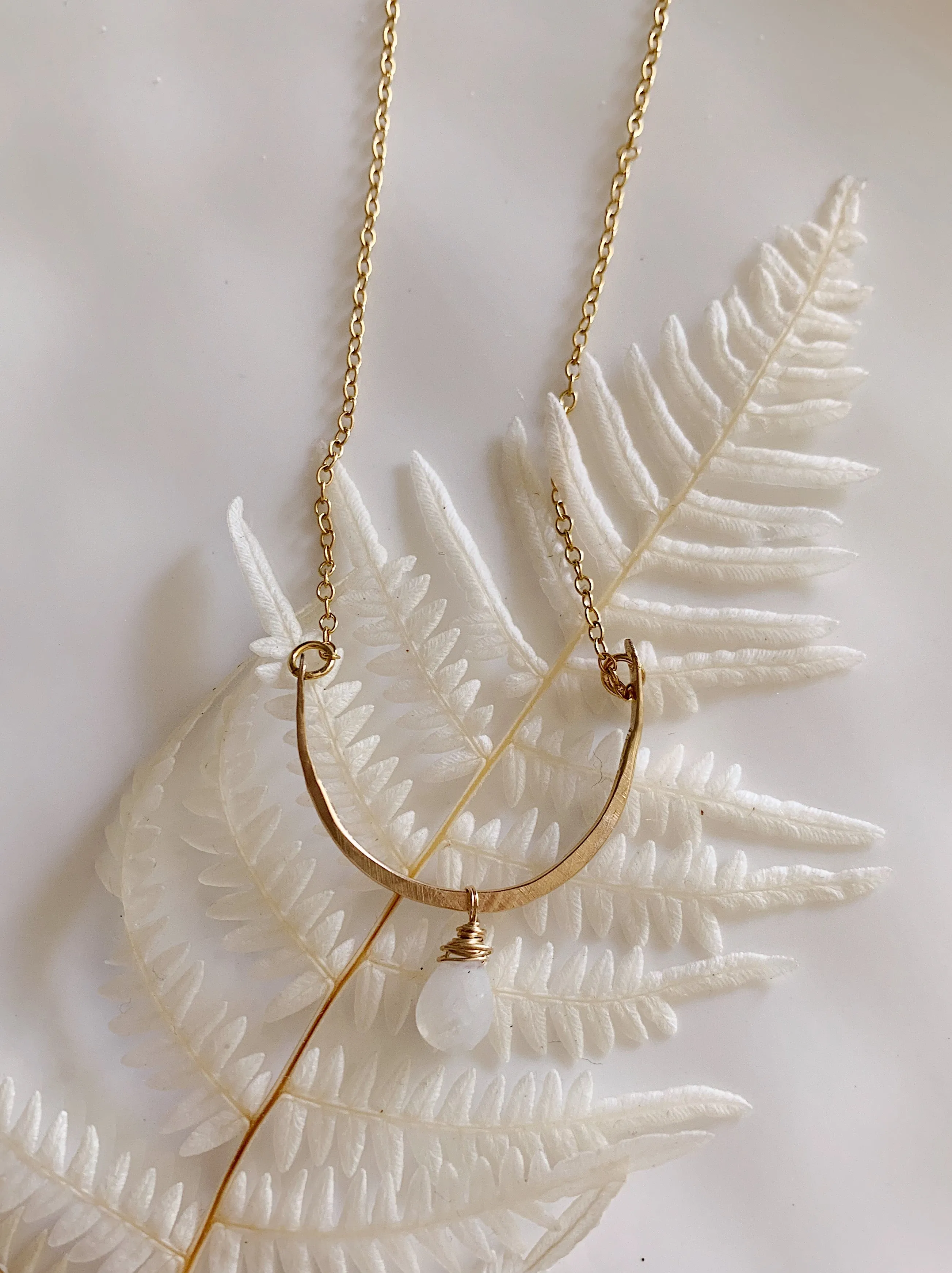 Curve Necklace | Moonstone