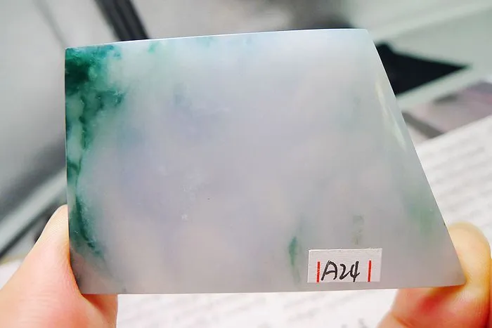 Natural Jade Rough Jadeite Raw (39g,6.3X4.1X0.5cm)